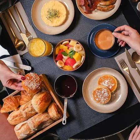 Le Cinq Codet Hotel